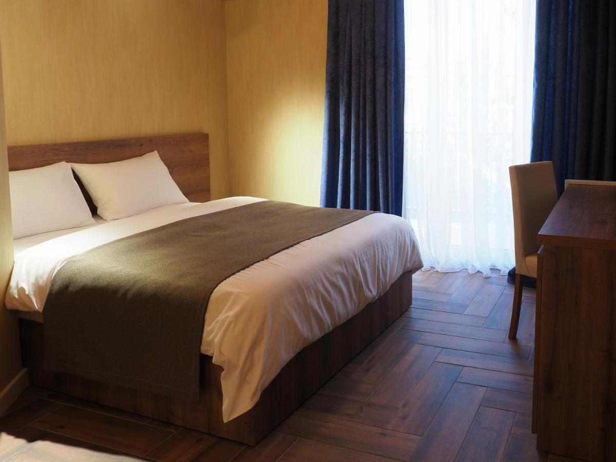 Hotel Banihills Тбилиси Экстерьер фото