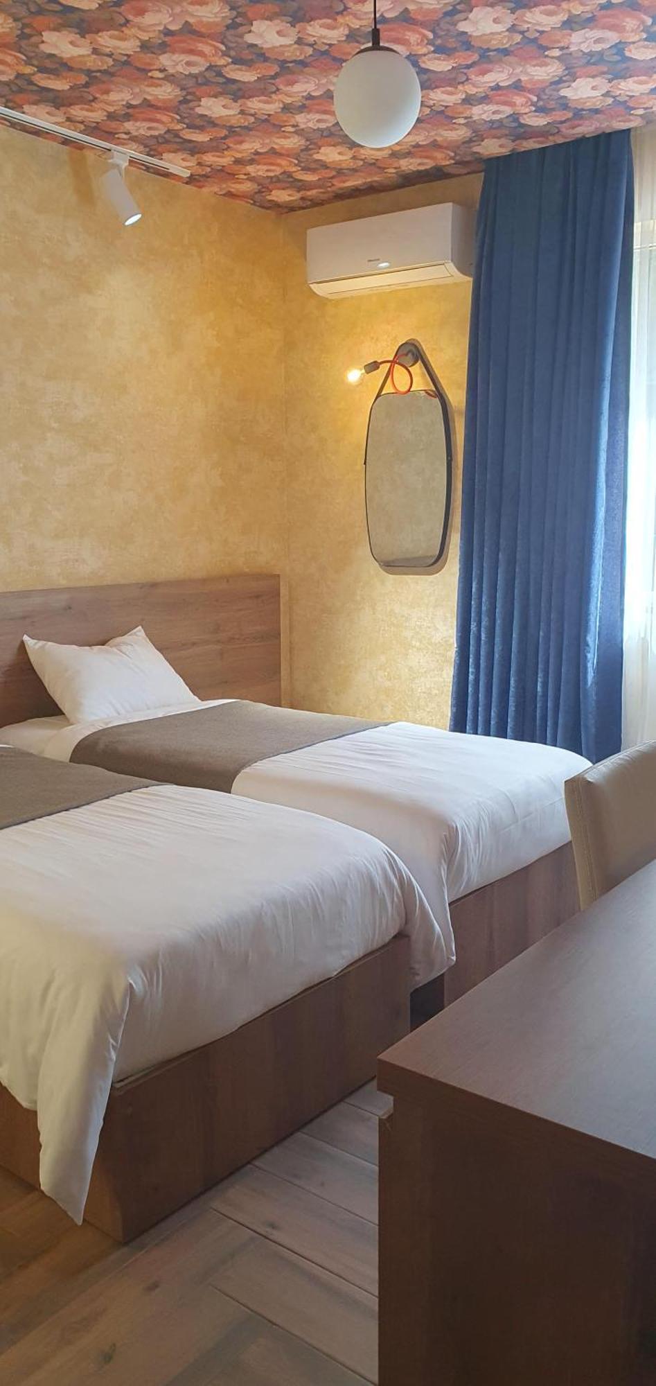 Hotel Banihills Тбилиси Экстерьер фото